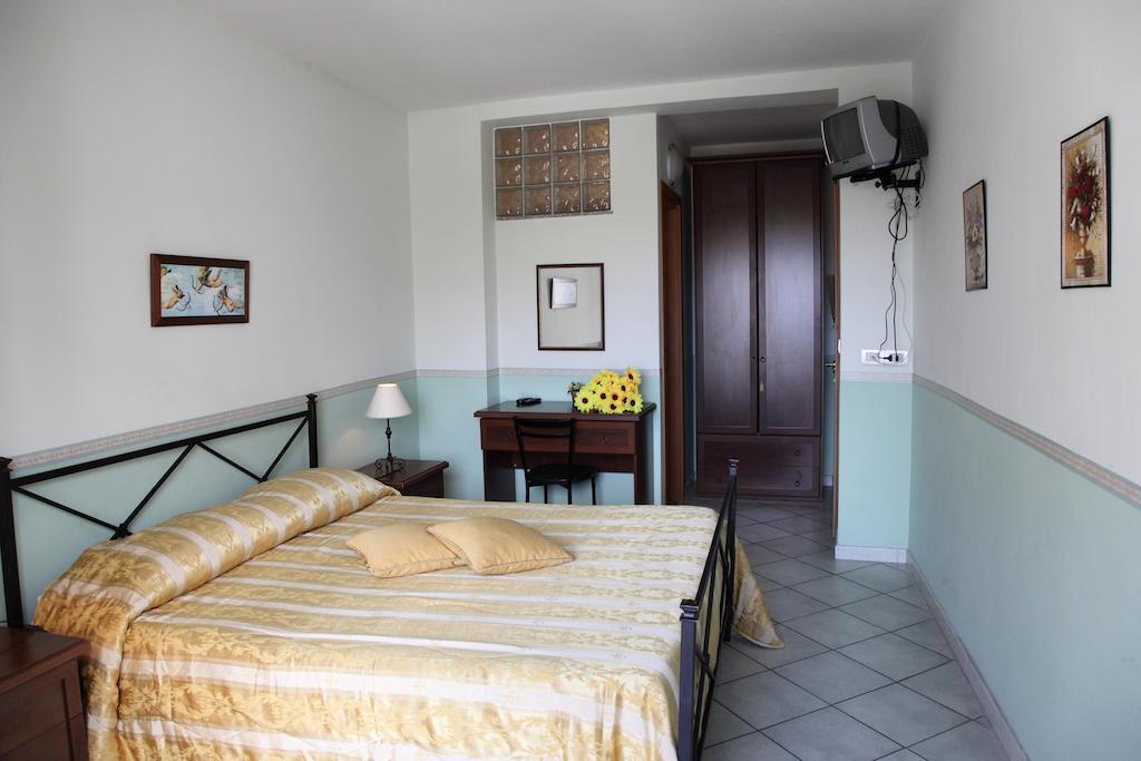 Bed And Breakfast Gigi Furci Siculo Exterior photo
